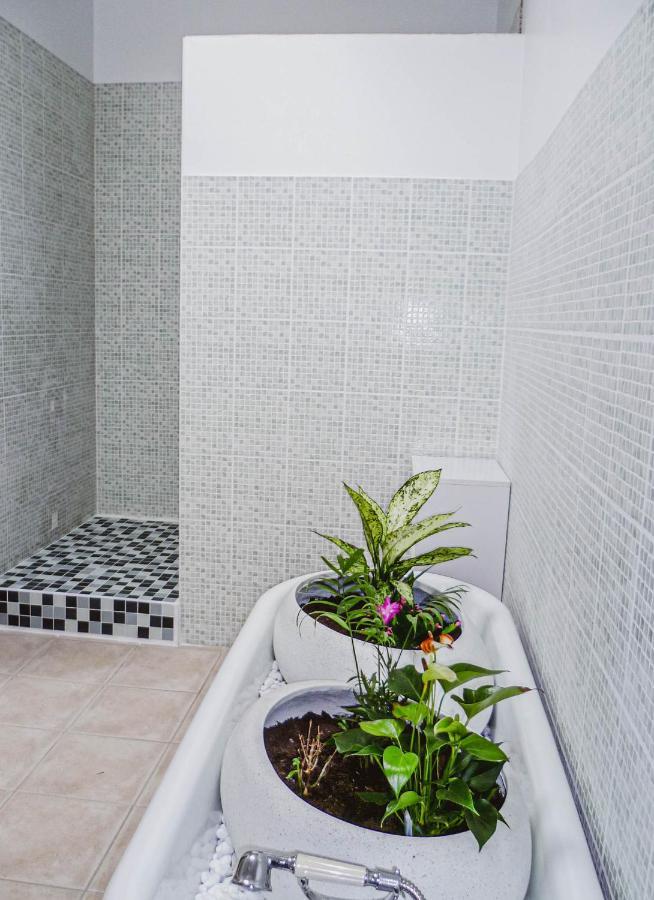 La Laujere Ivie - Gite & Piscine Privative Saint-Hilaire-du-Bois  외부 사진